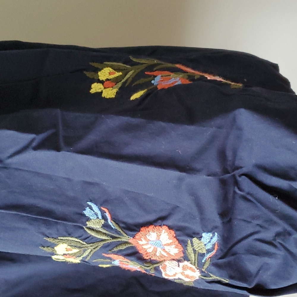 LOFT navy blue blouse with embroidery. - Picture 6 of 7